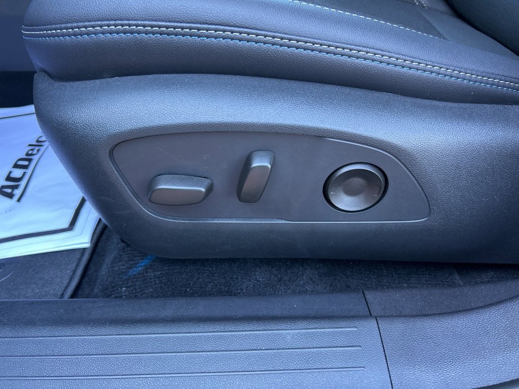 Certified 2025 Chevrolet Equinox EV LT w/ Convenience Package image 15