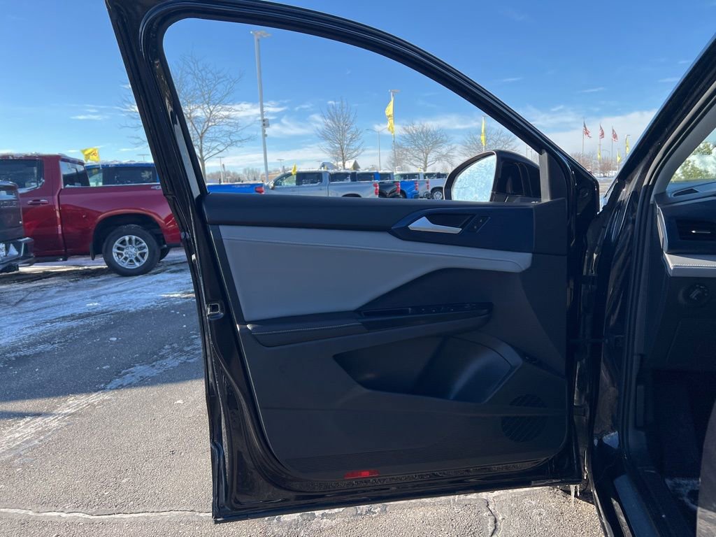 Used 2024 Volkswagen Taos SE image 8