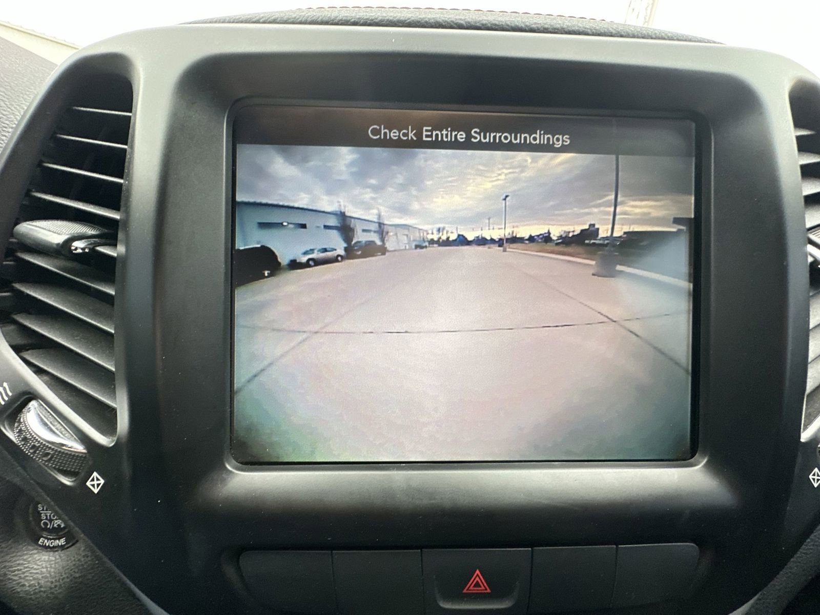 Used 2015 Jeep Cherokee Trailhawk w/ Comfort/Convenience Group AWD/4WD image 15
