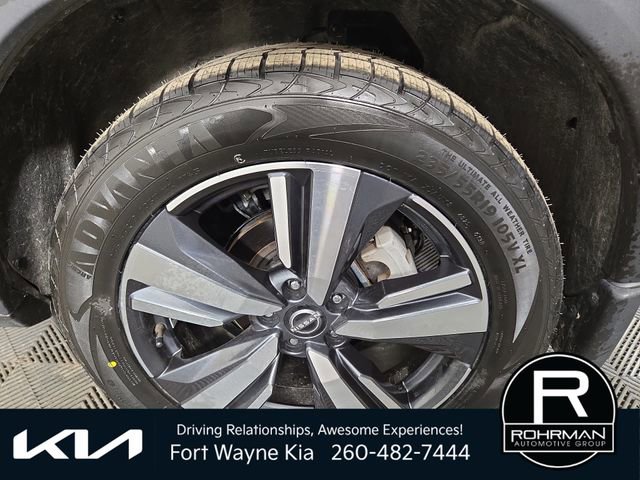 Used 2023 Nissan Rogue SL w/ SL Premium Package image 12