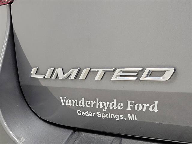 Used 2022 Ford Explorer Limited w/ Equipment Group 301A AWD/4WD image 6