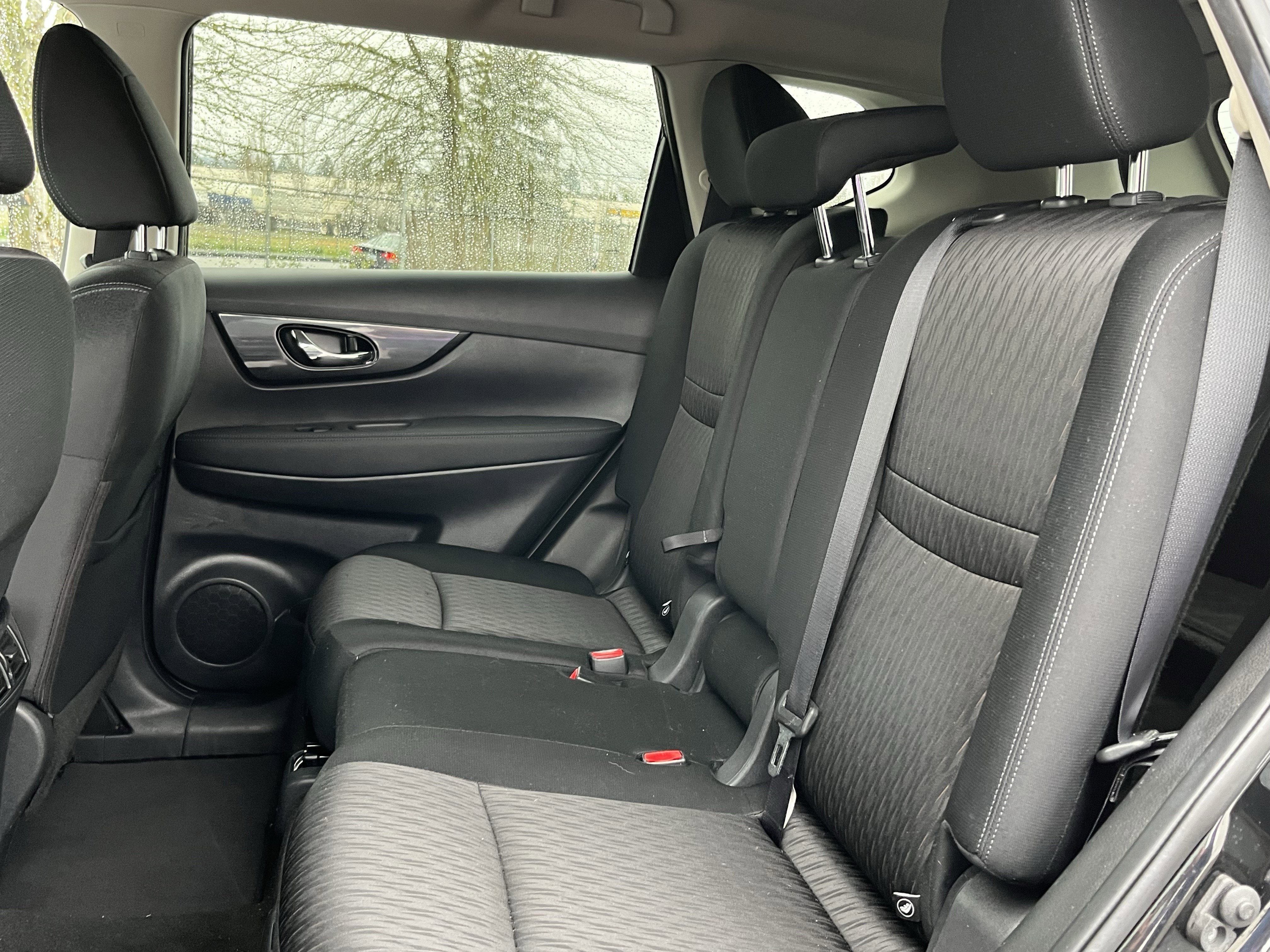 Used 2018 Nissan Rogue SV image 14