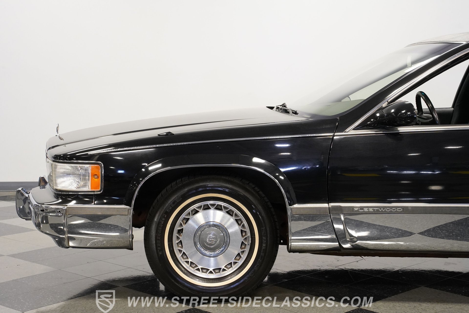 Used 1995 Cadillac Fleetwood Brougham RWD image 24