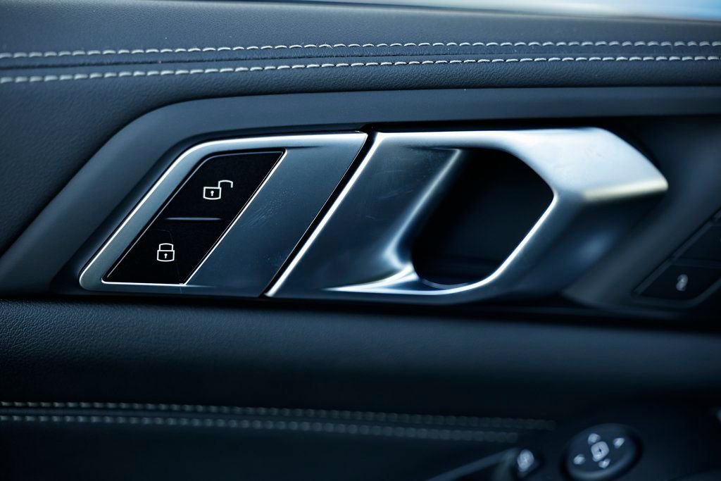 New 2026 BMW X5 M60i w/ Climate Comfort Package image 16