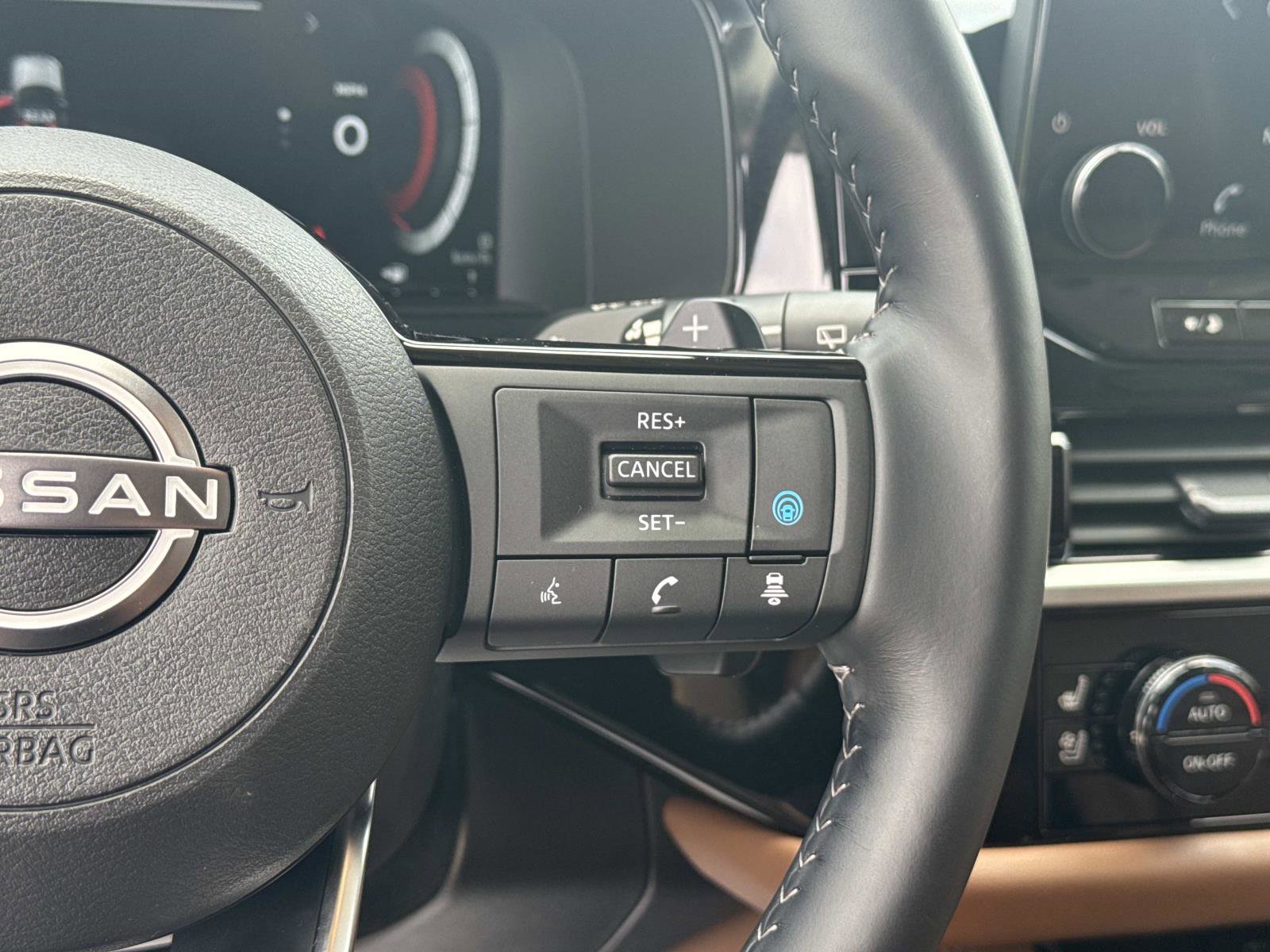 Used 2025 Nissan Pathfinder Platinum AWD/4WD image 31
