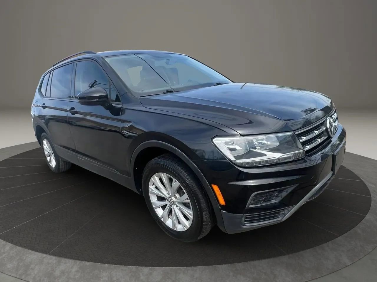 Used 2018 Volkswagen Tiguan S FWD image 3