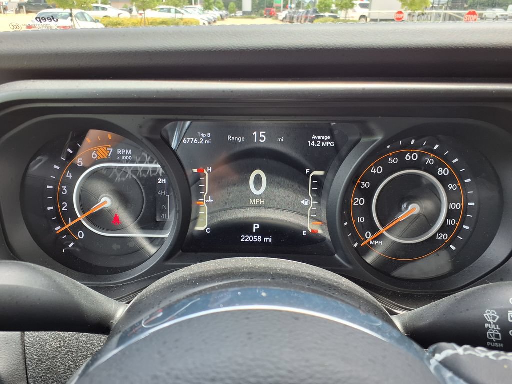 Used 2025 Jeep Wrangler Unlimited Sahara AWD/4WD image 31