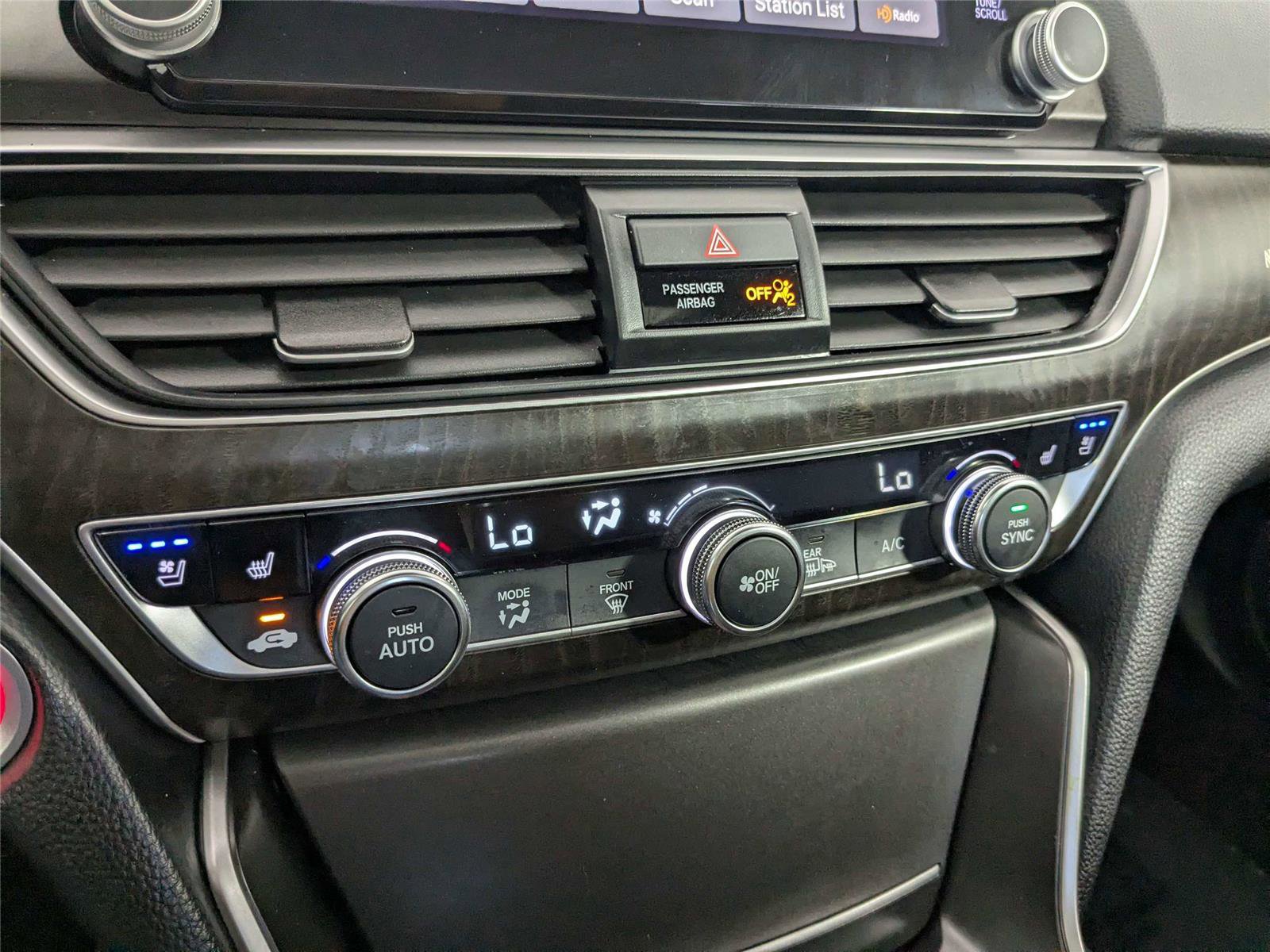 Used 2018 Honda Accord Touring image 17