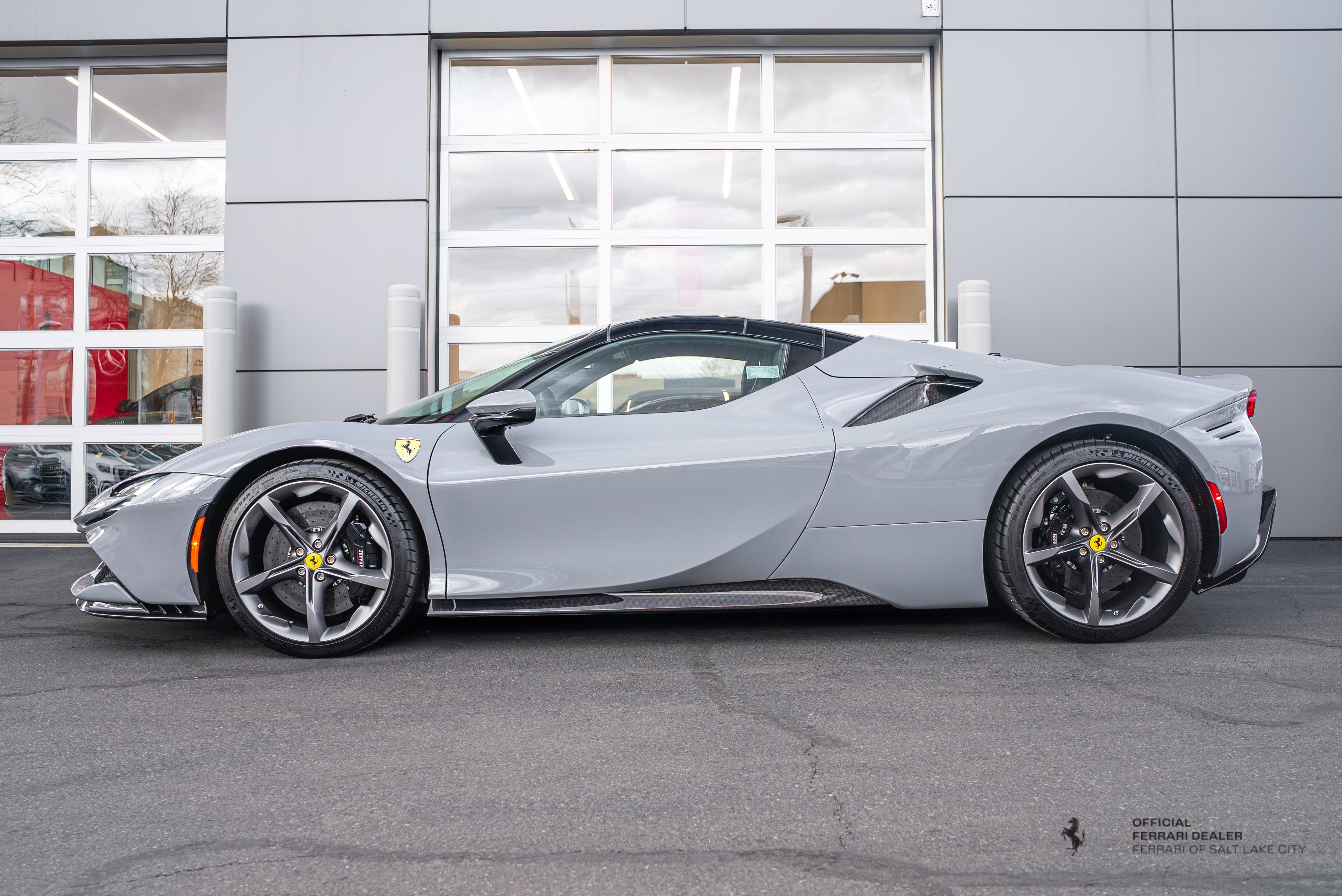 Used 2024 Ferrari SF90 Spider image 3
