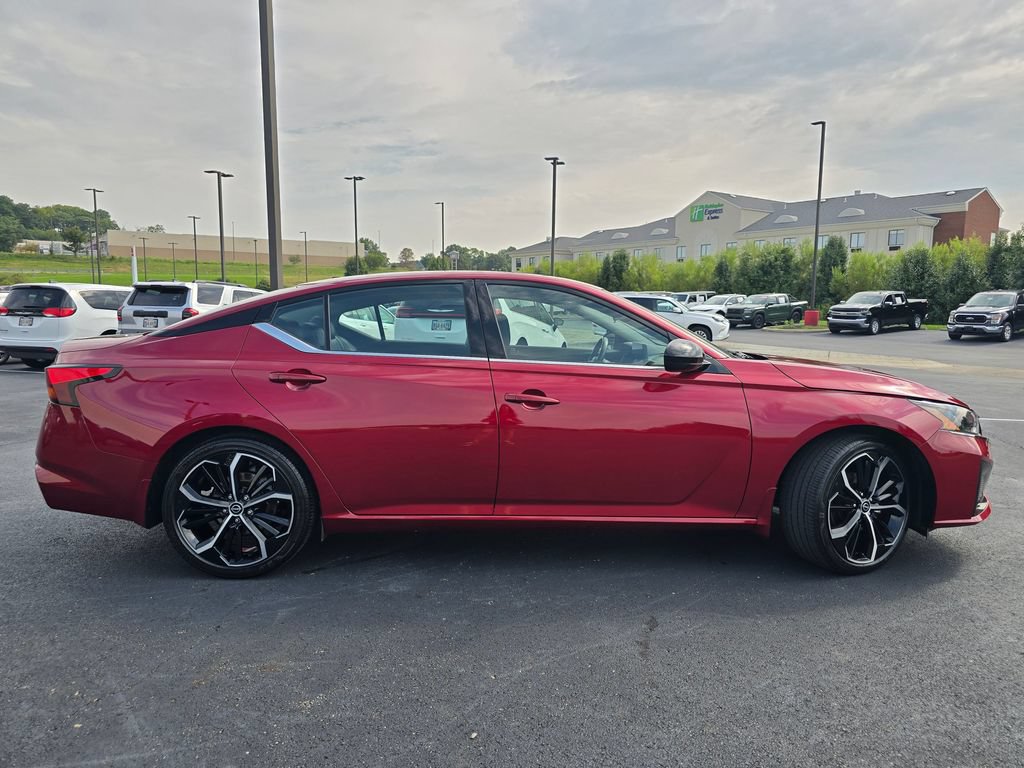 Used 2023 Nissan Altima 2.5 SR w/ SR Premium Package FWD image 9