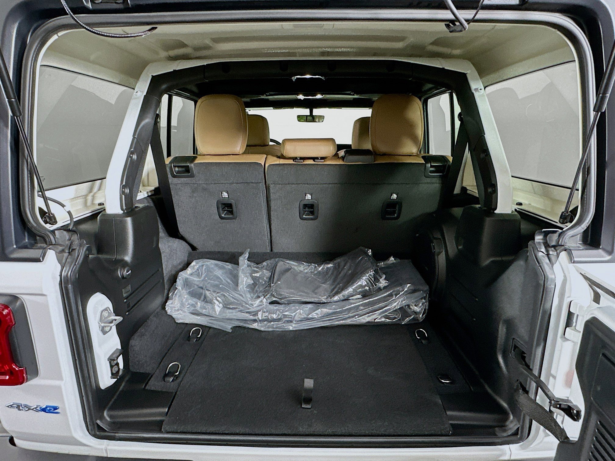 Used 2023 Jeep Wrangler Sahara w/ Cold Weather Group image 29