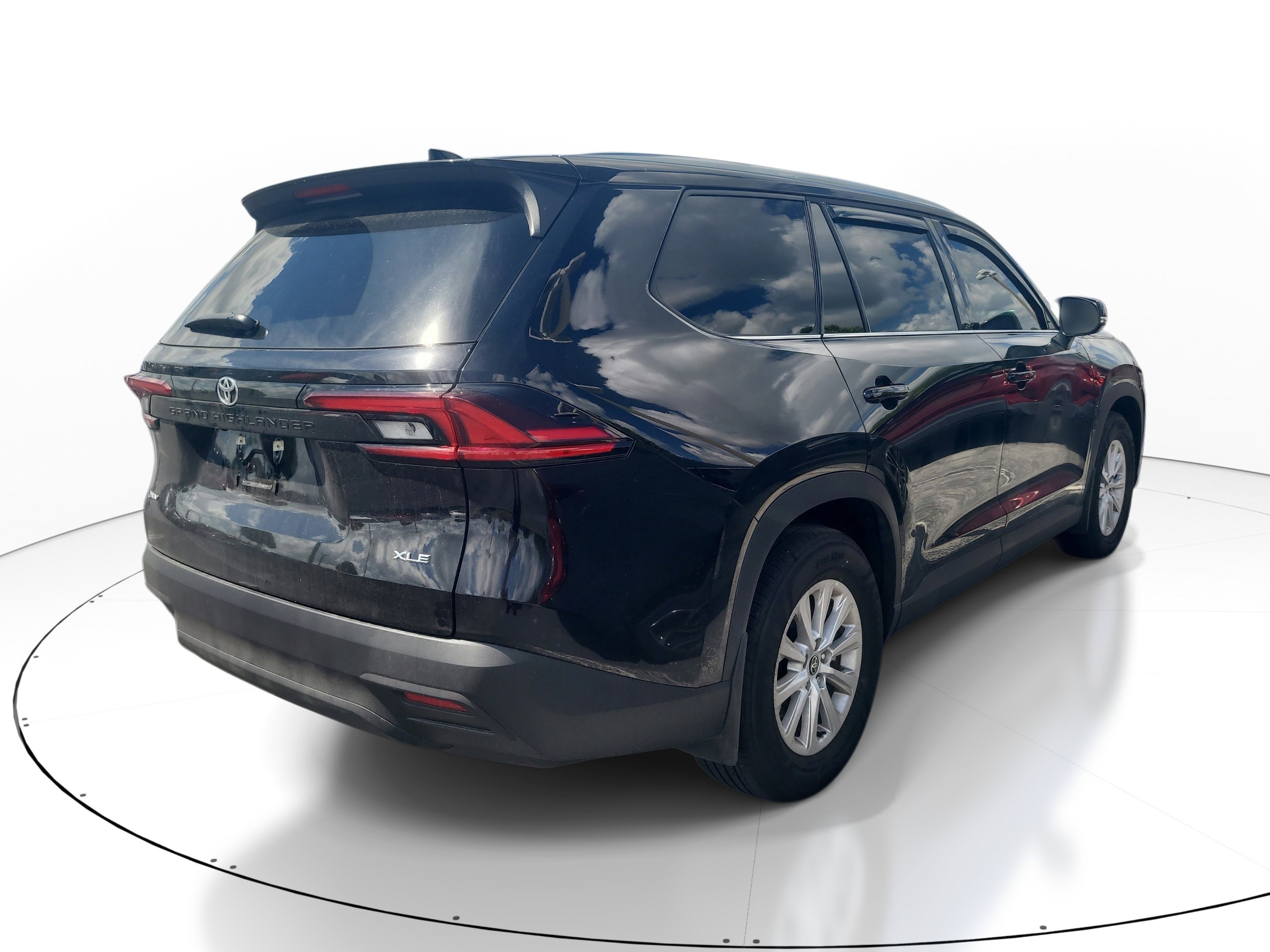 Used 2026 Toyota Grand Highlander XLE FWD image 7