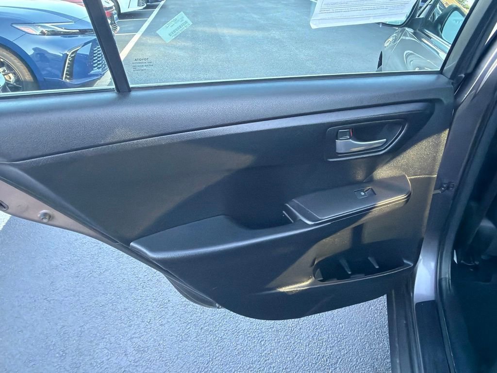 Used 2015 Toyota Camry SE FWD image 15
