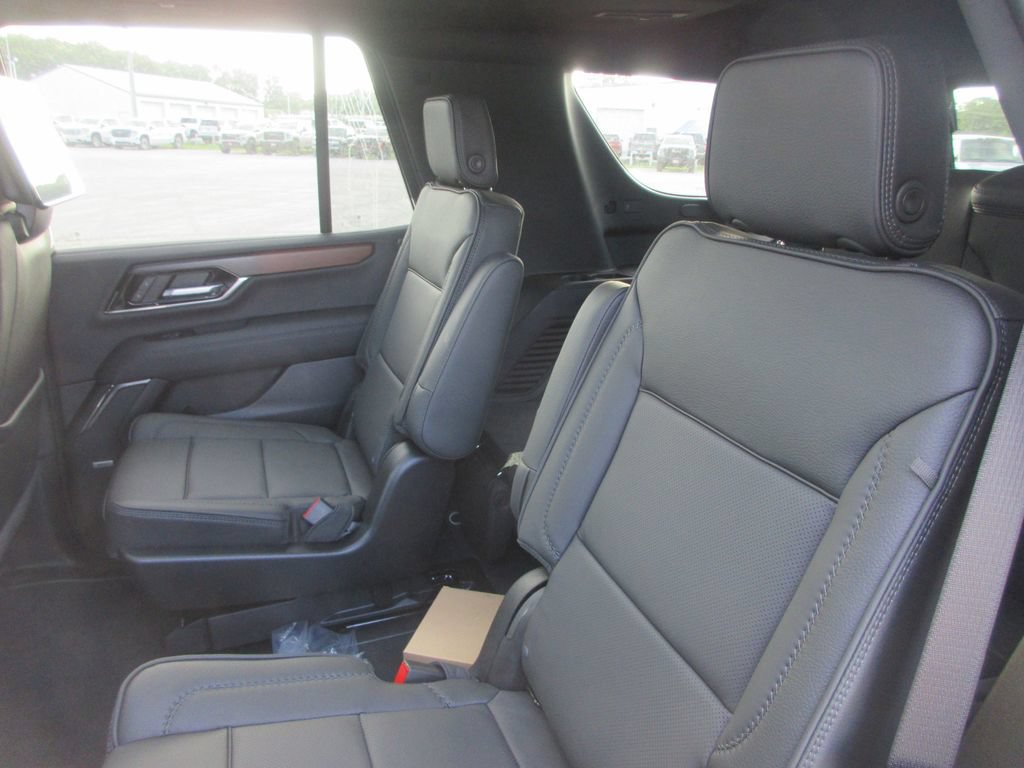 New 2026 GMC Yukon Denali w/ Denali Reserve Package AWD/4WD image 12