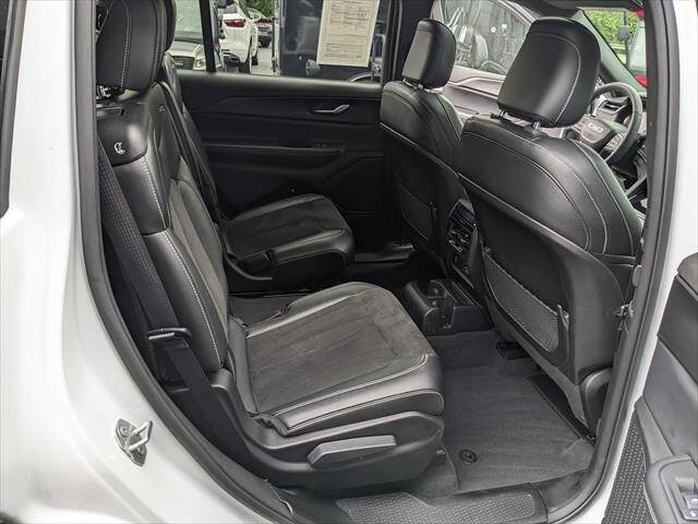 Used 2023 Jeep Grand Cherokee L Laredo AWD/4WD image 18