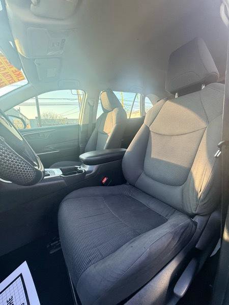 Used 2019 Toyota RAV4 LE image 9