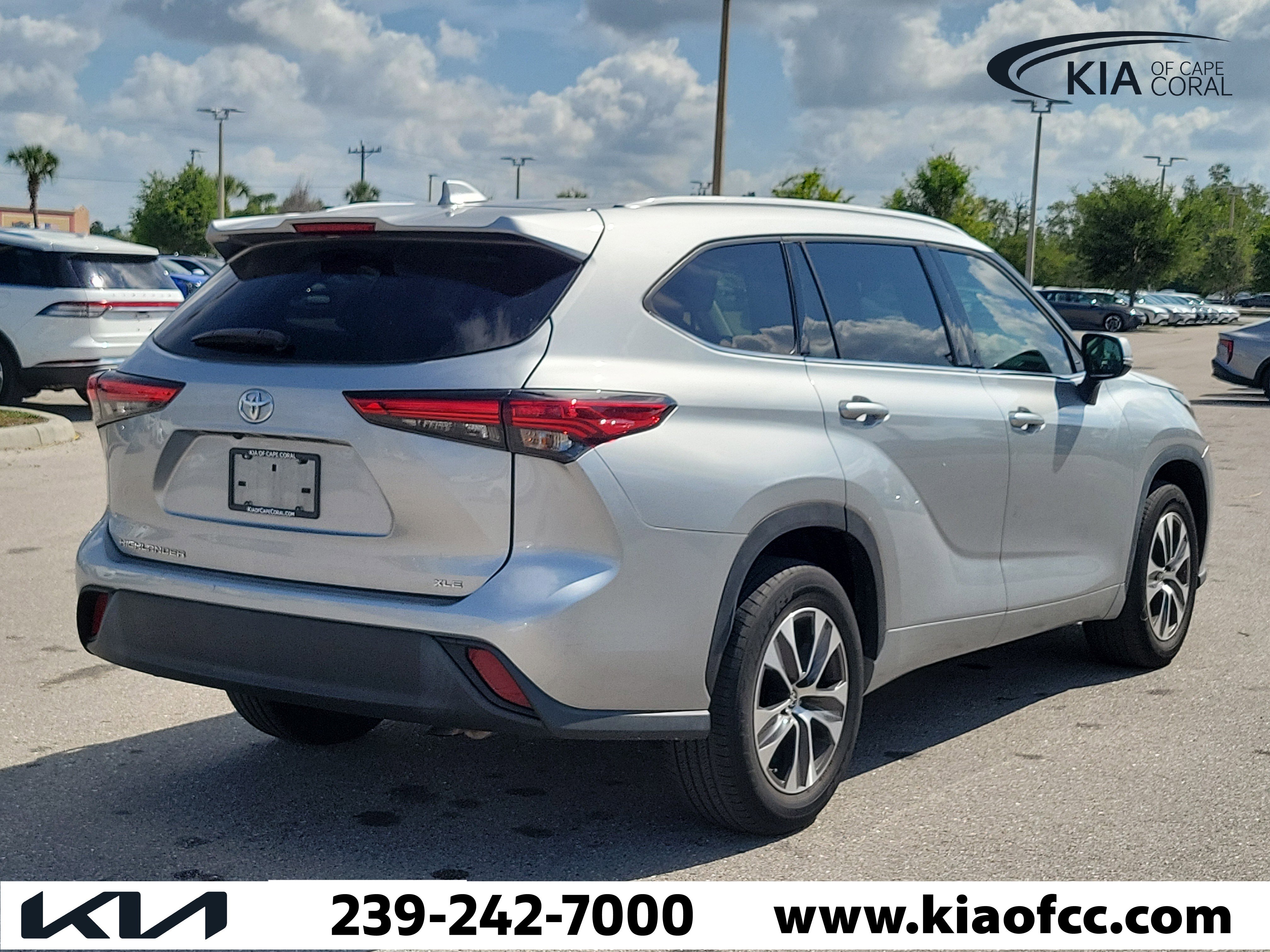 Used 2022 Toyota Highlander XLE FWD image 6