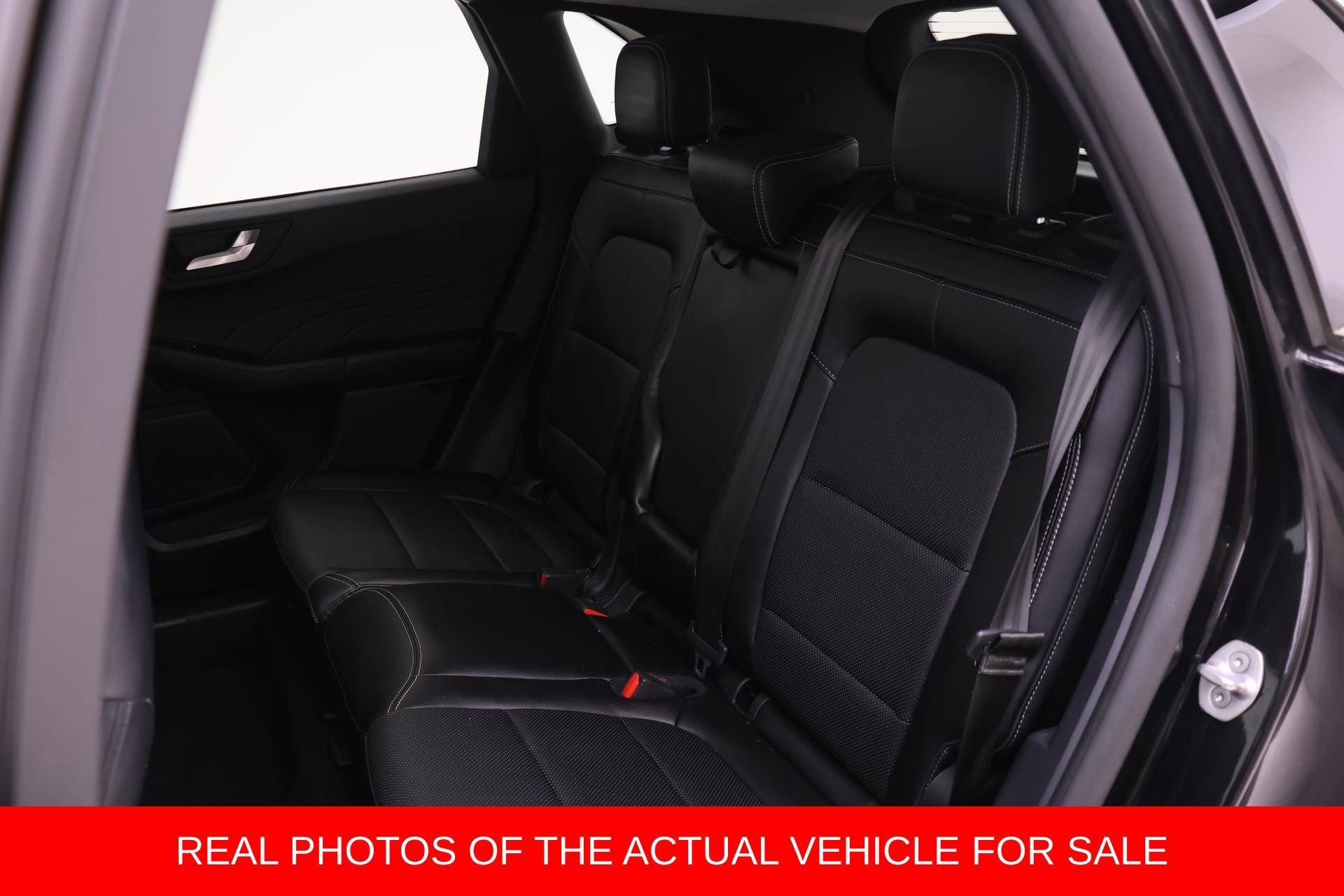 Used 2022 Ford Escape Titanium image 11