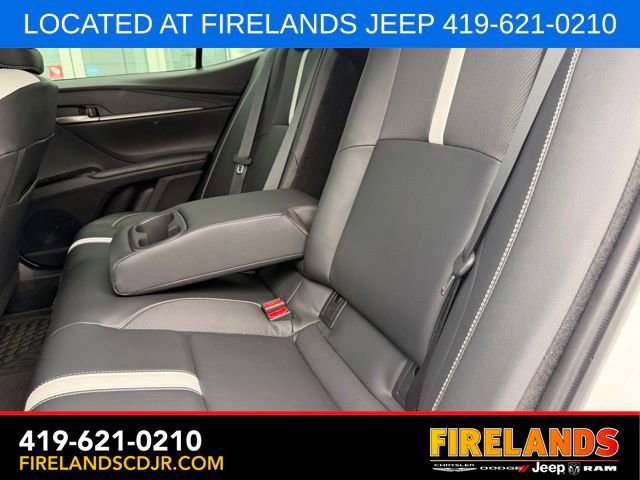 Used 2025 Toyota Camry SE FWD image 3