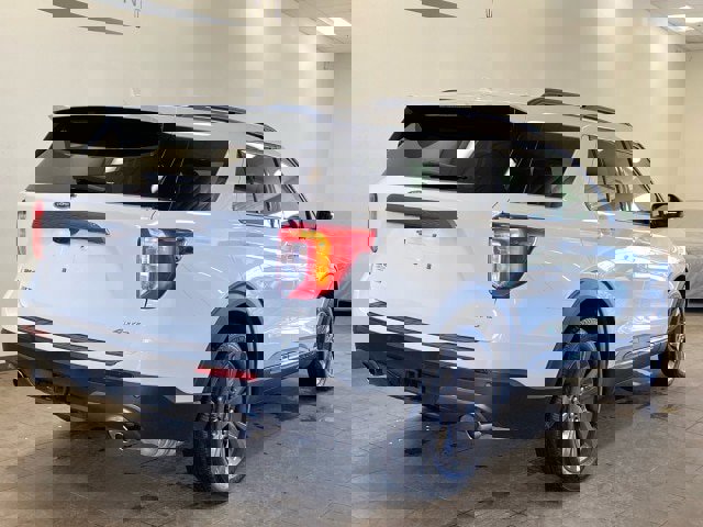 Used 2023 Ford Explorer XLT w/ Equipment Group 202A image 8