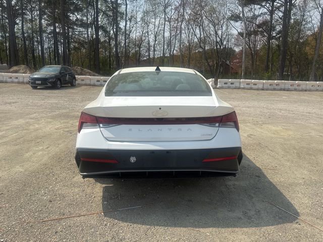 Used 2024 Hyundai Elantra Limited image 9