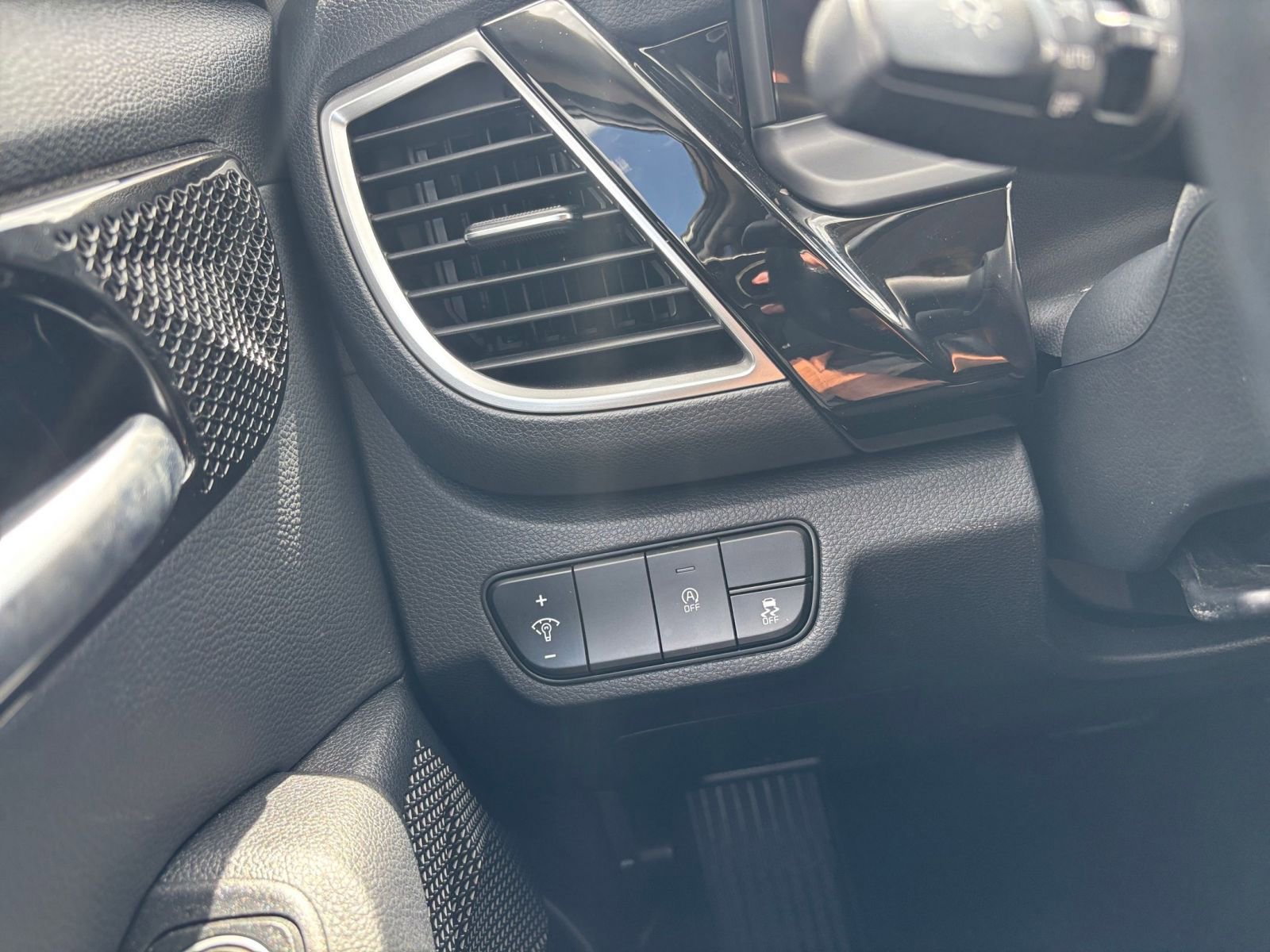 Used 2025 Kia Seltos S image 35