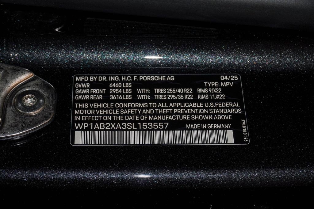 Certified 2025 Porsche Macan 4S Electric AWD/4WD image 30