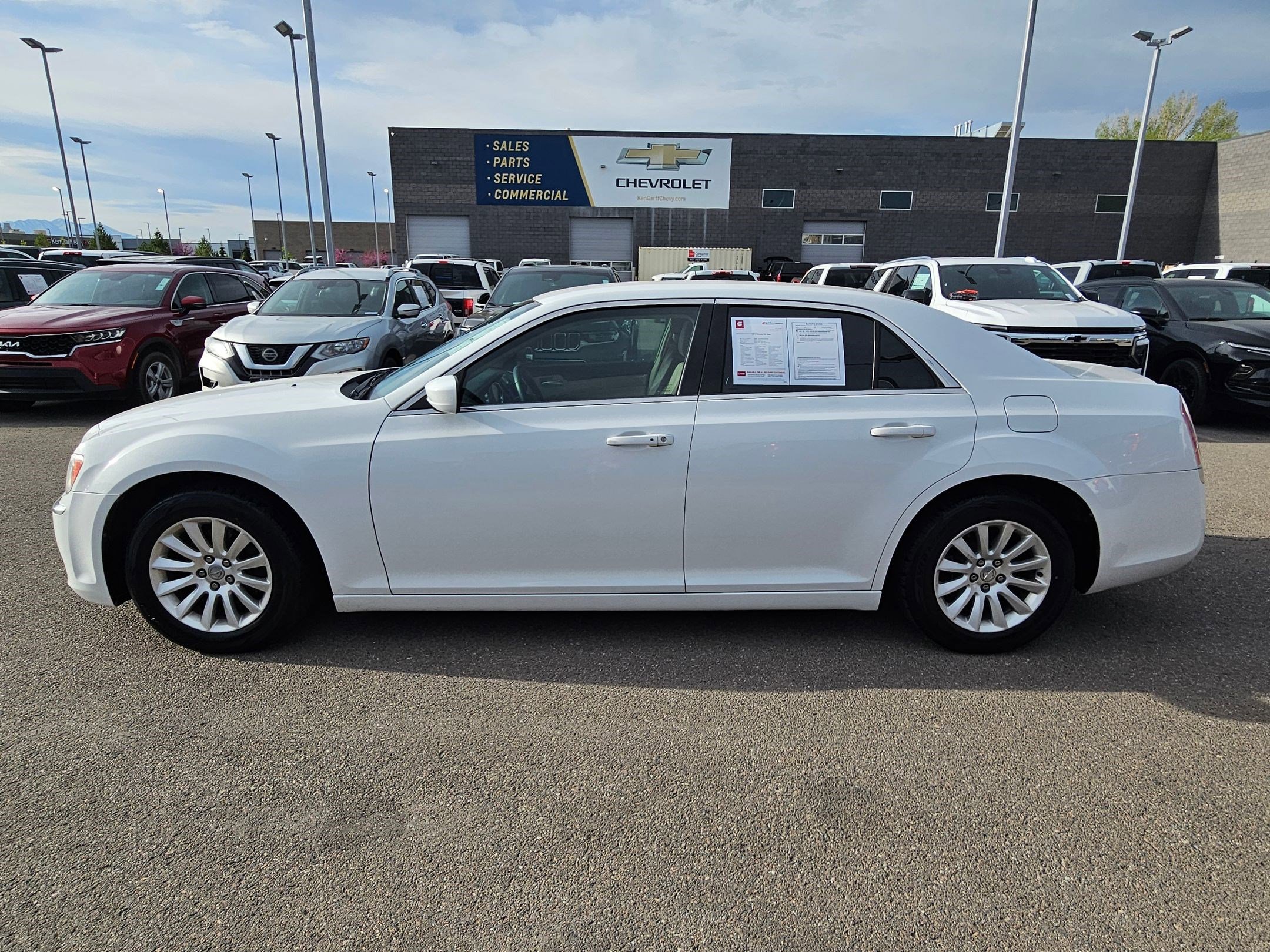 Used 2013 Chrysler 300 w/ Driver Convenience Group image 7