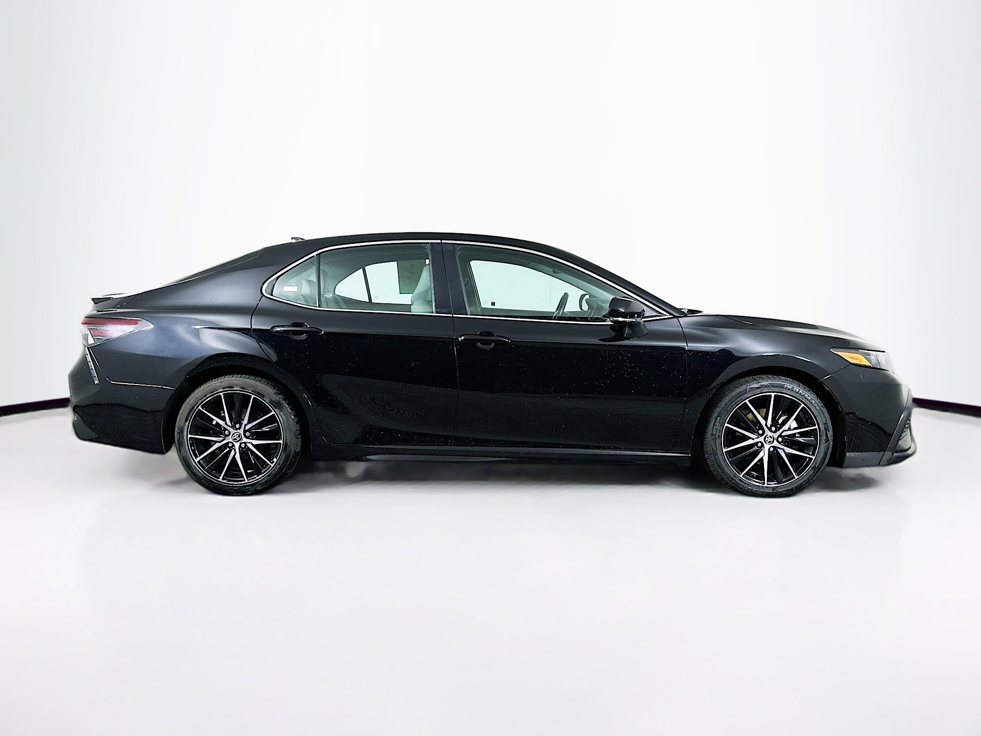 Used 2024 Toyota Camry SE AWD/4WD image 10