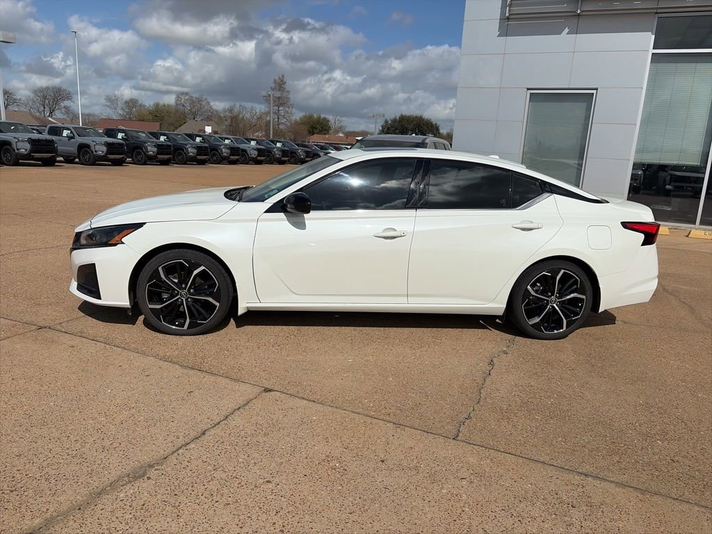 Certified 2023 Nissan Altima 2.5 SR w/ SR Premium Package image 2