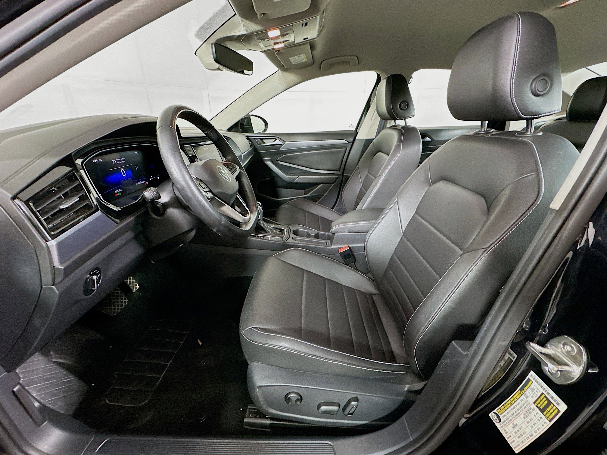 Used 2024 Volkswagen Jetta SE FWD image 13