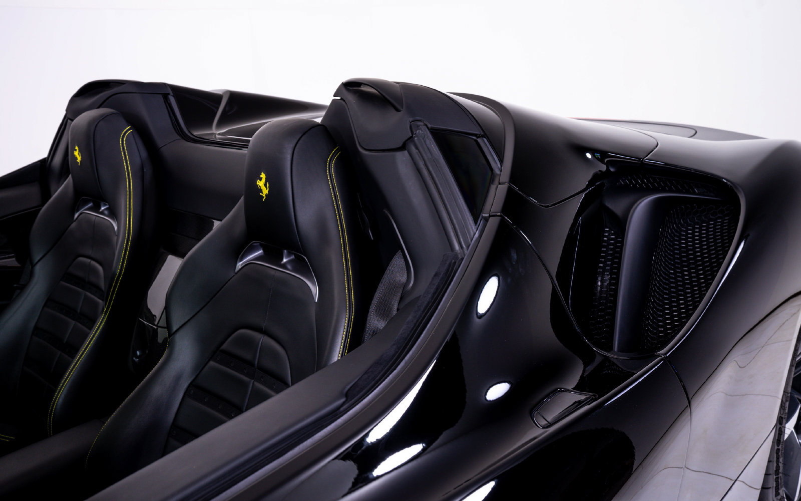Used 2022 Ferrari SF90 Spider AWD/4WD image 16