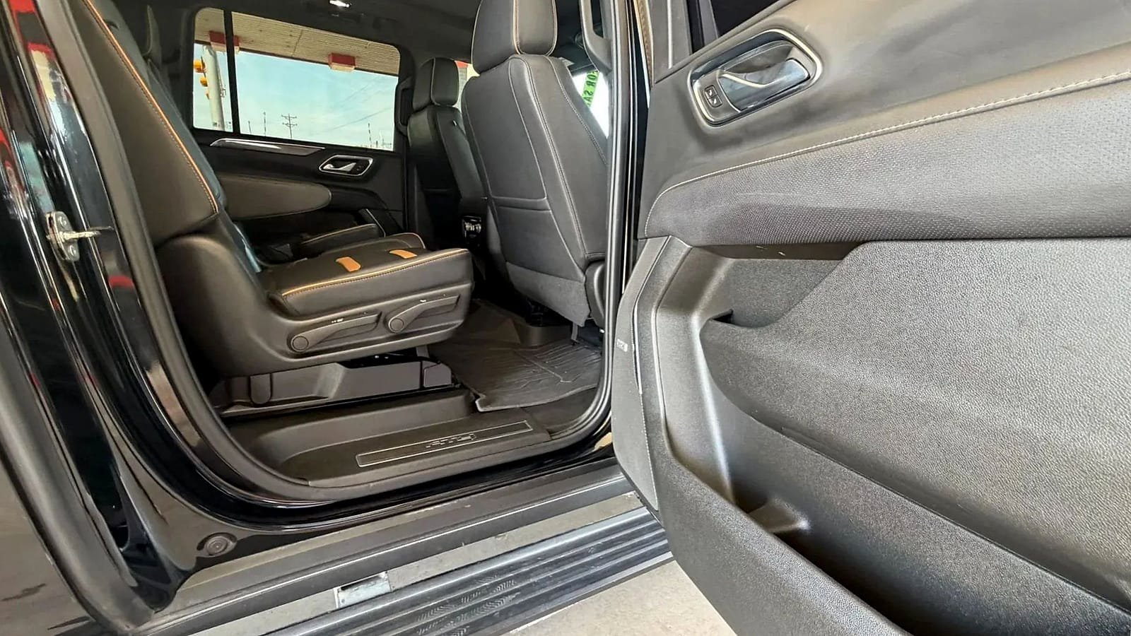 Used 2022 GMC Yukon XL AT4 w/ Max Trailering Package AWD/4WD image 23