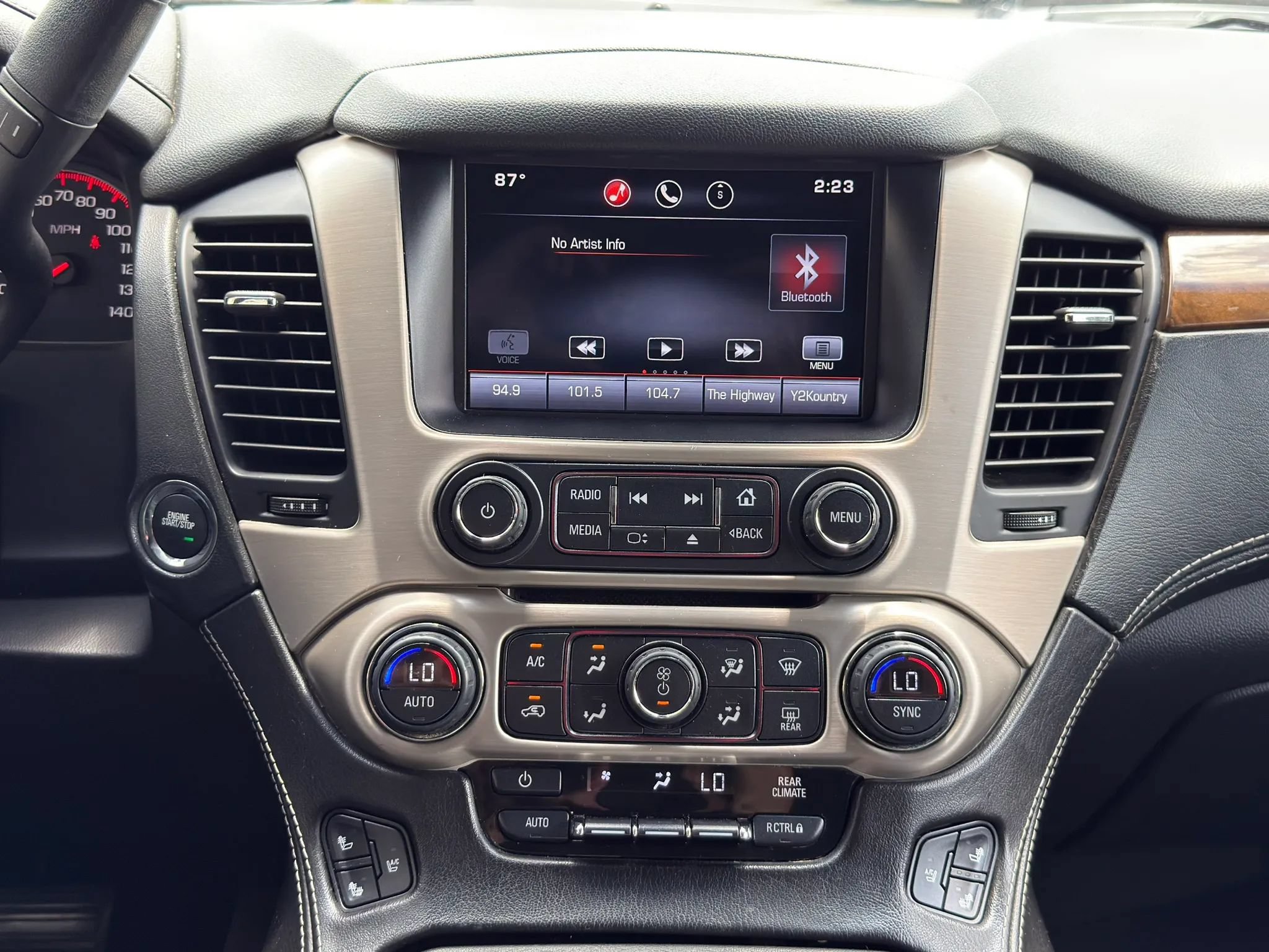 Used 2015 GMC Yukon Denali w/ Premium Package RWD image 31