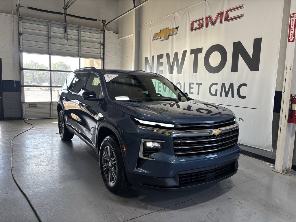 New 2026 Chevrolet Traverse LT w/ Driver Confidence Package image 2