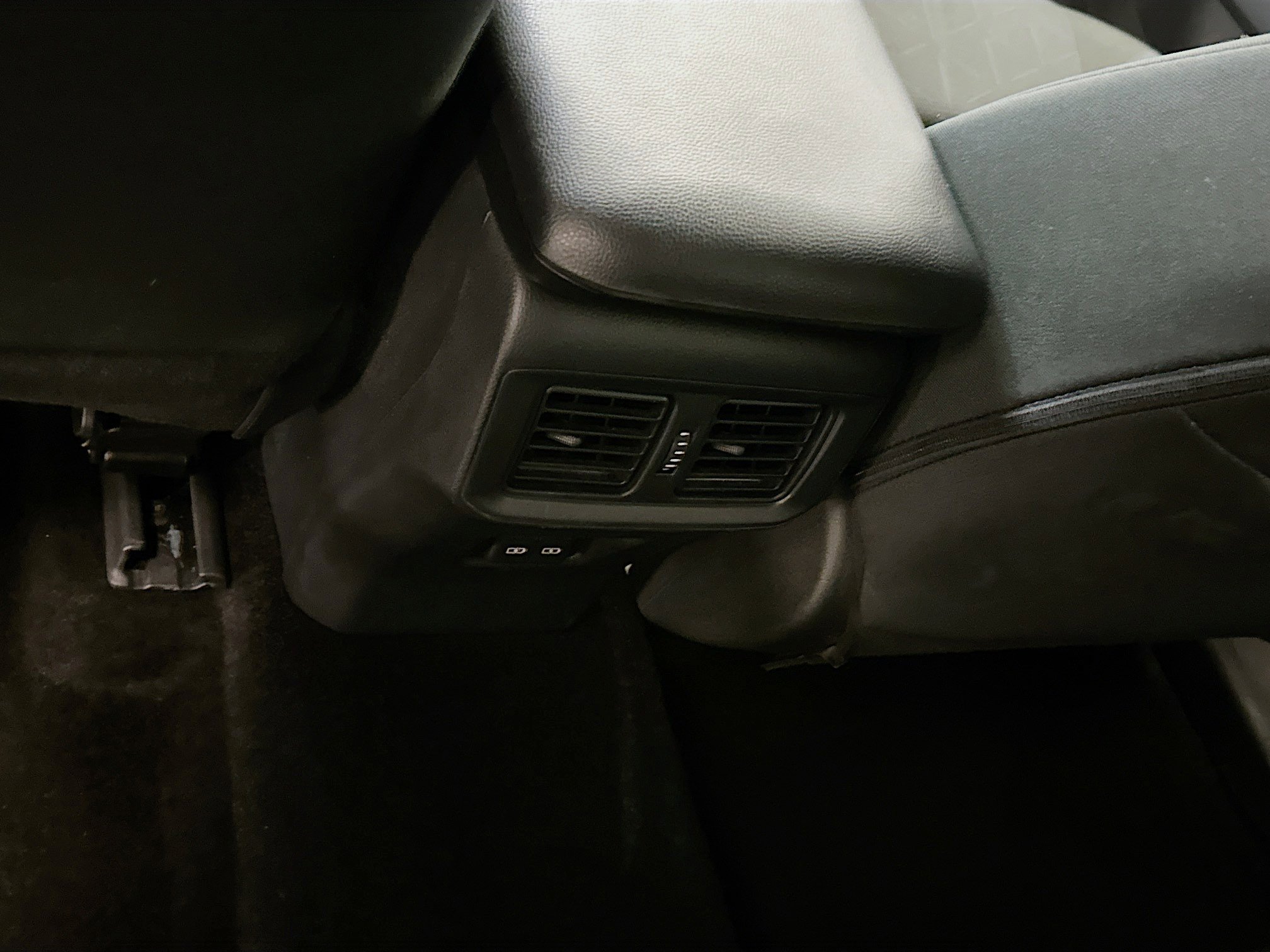 Used 2025 Toyota RAV4 XLE image 28