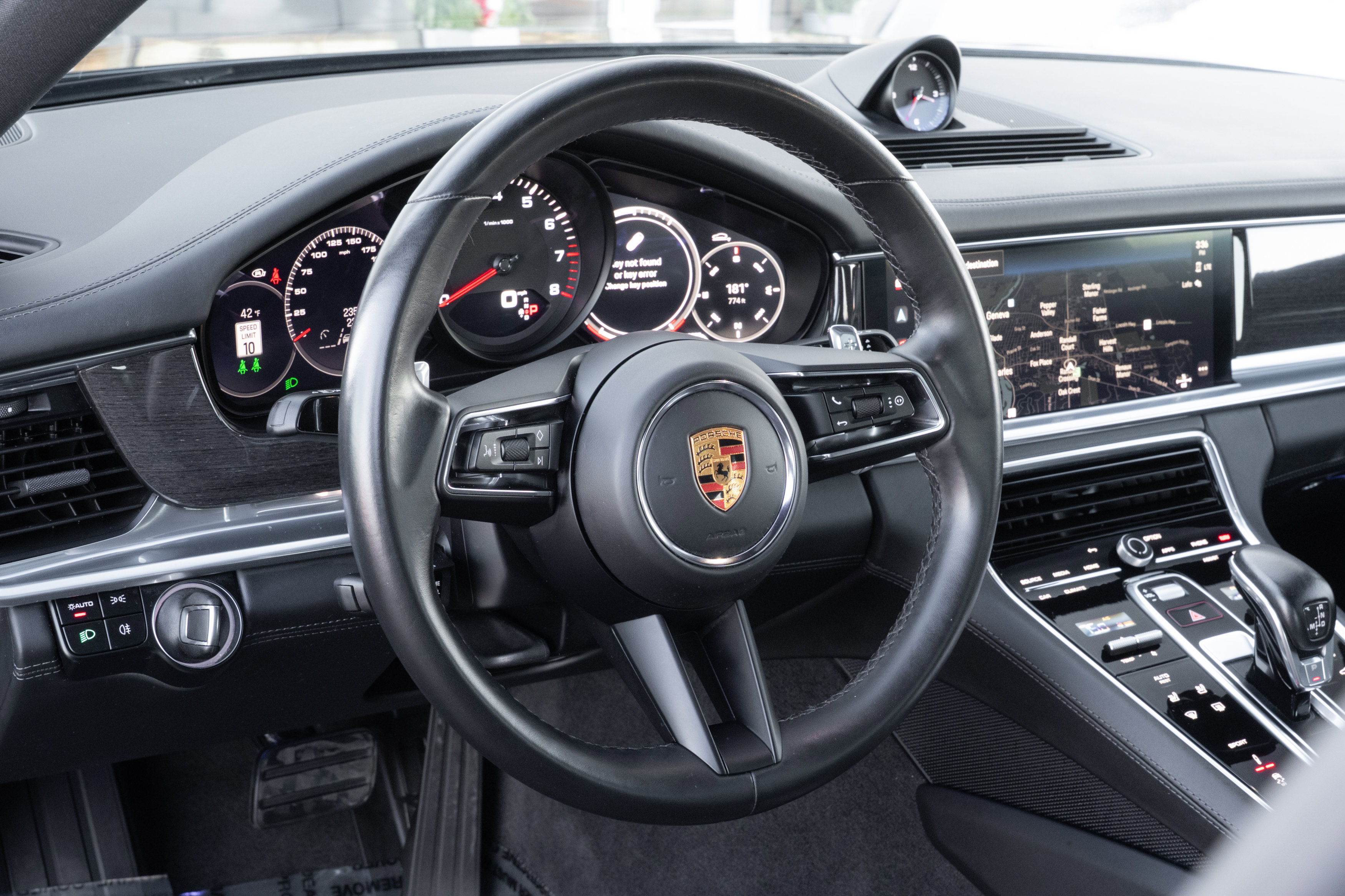 Used 2023 Porsche Panamera 4 image 11