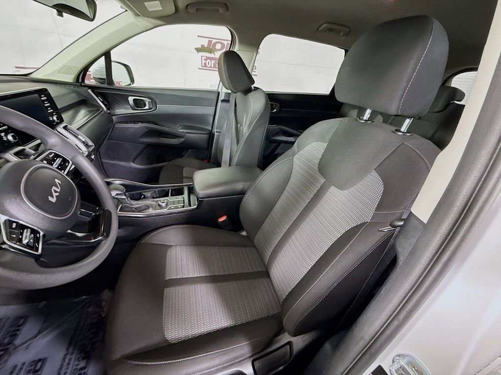 Used 2022 Kia Sorento LX image 24
