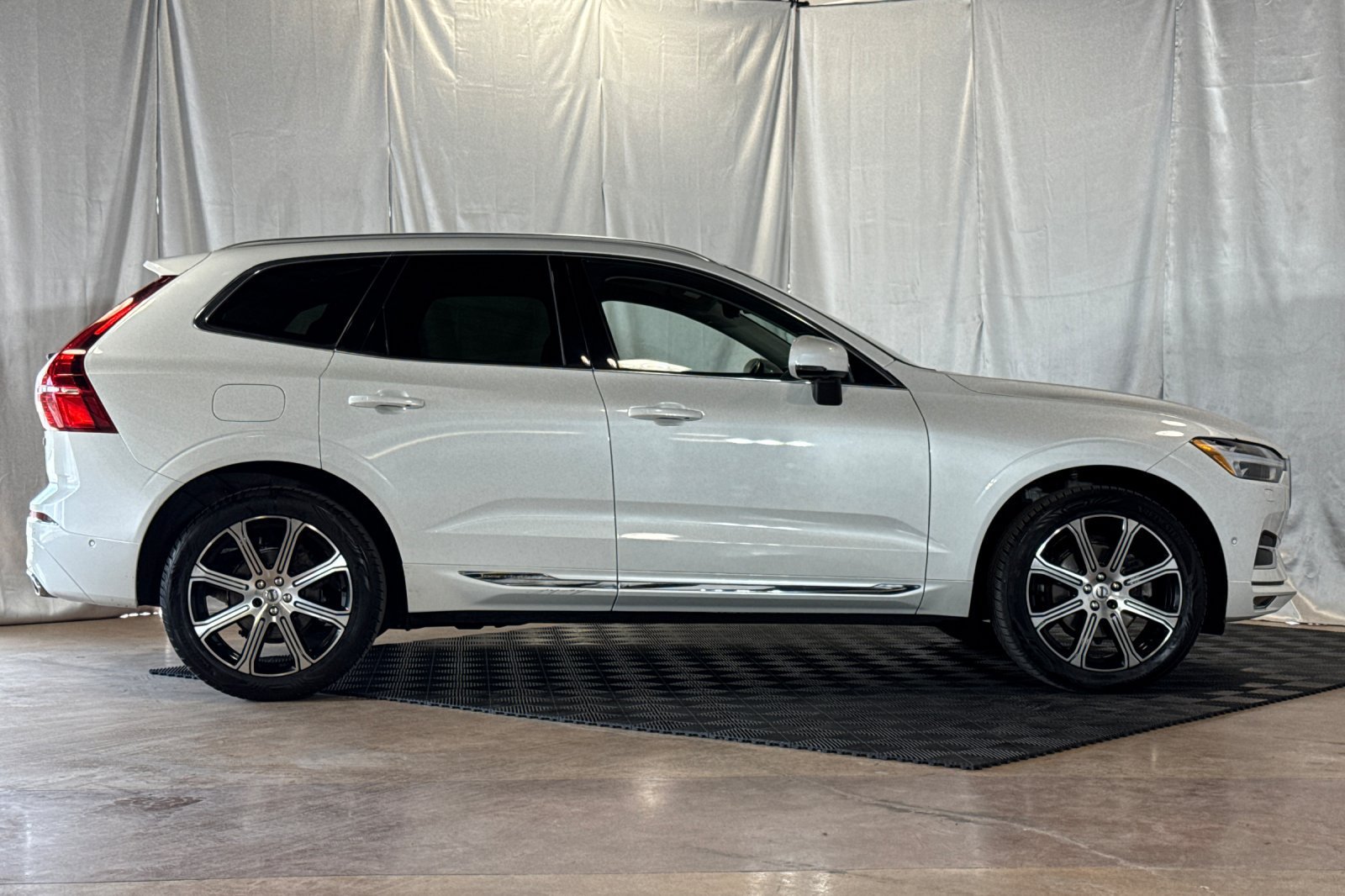Used 2019 Volvo XC60 T5 Inscription w/ Protection Package Premier AWD/4WD image 8