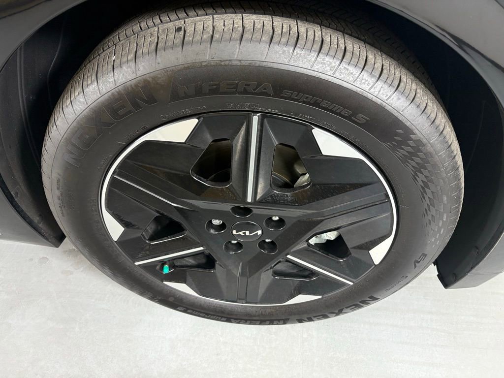 Used 2025 Kia EV6 Wind image 10