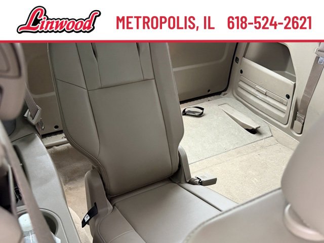 Used 2012 Volkswagen Routan SE image 9