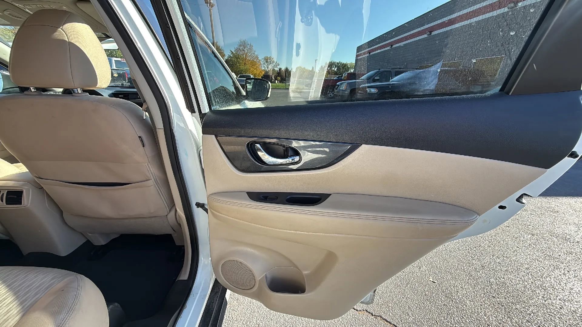 Used 2018 Nissan Rogue SV image 11