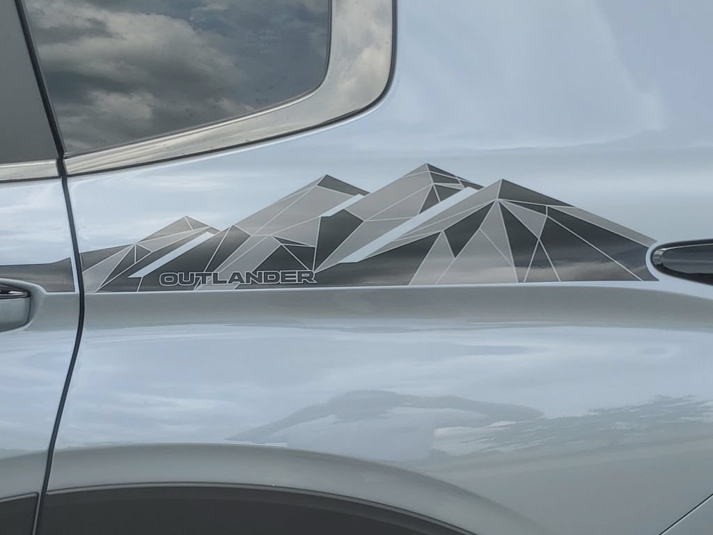 New 2026 Mitsubishi Outlander AWD image 36