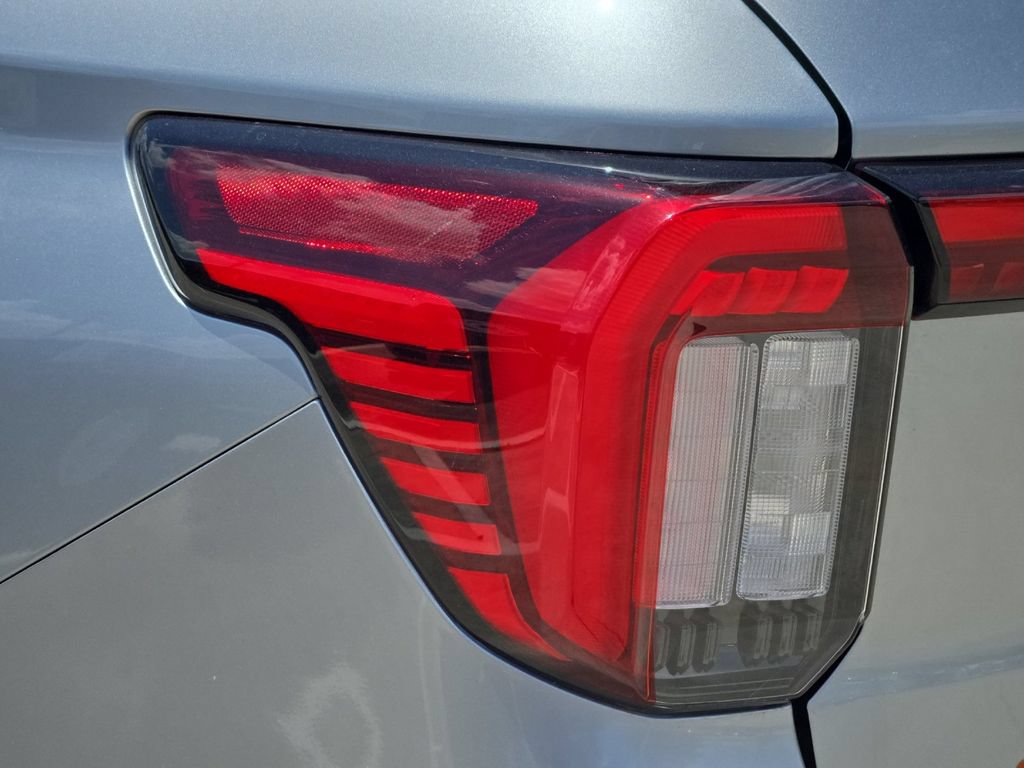 Used 2025 Ford Explorer Active RWD image 30