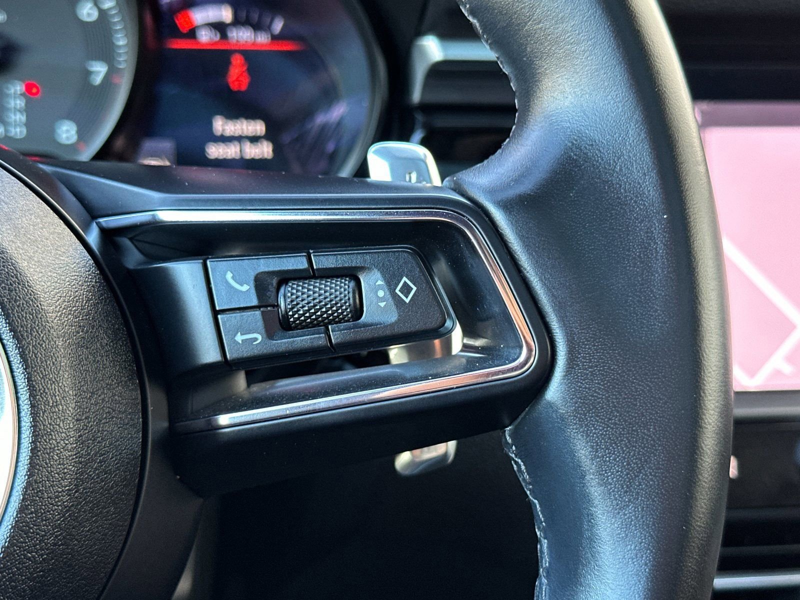 Used 2024 Porsche Macan image 28