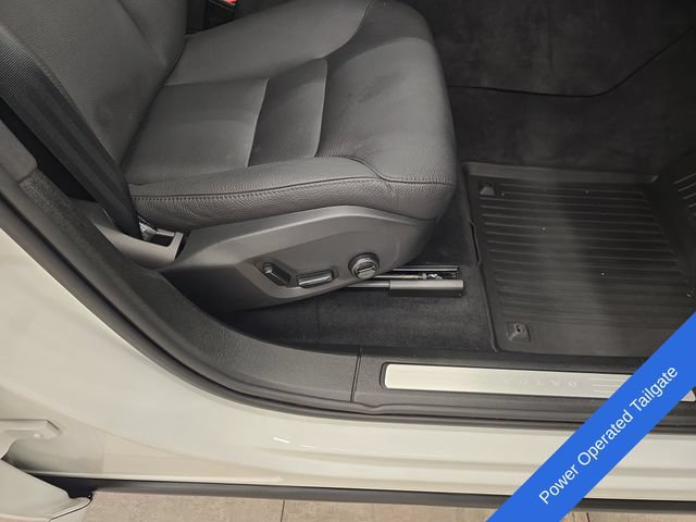 Used 2024 Volvo XC60 B5 Plus w/ Protection Package Premier AWD/4WD image 11