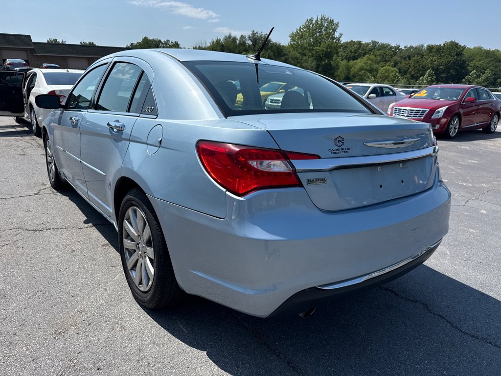 Used 2013 Chrysler 200 Limited FWD image 8