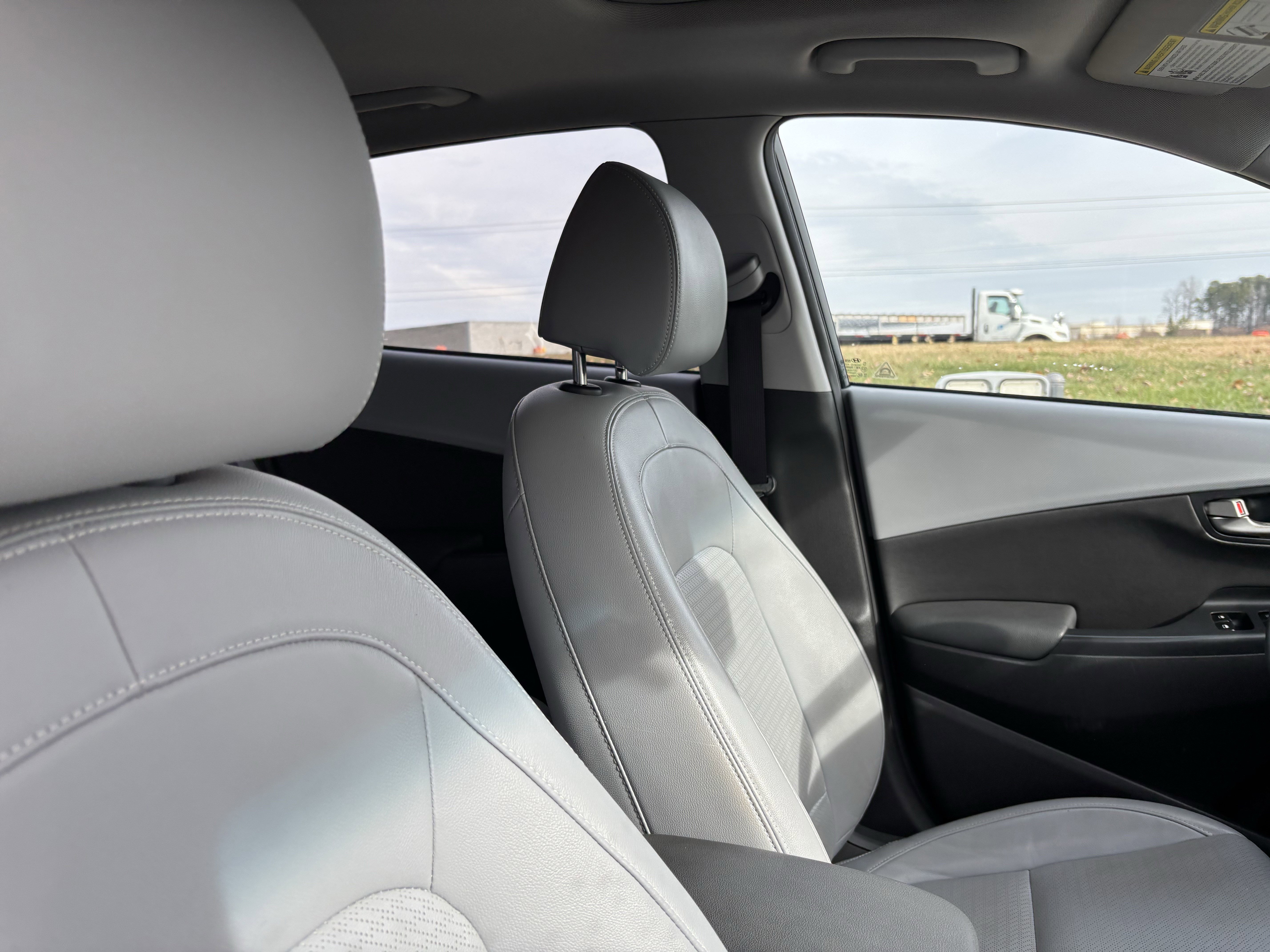 Used 2018 Hyundai Kona Limited image 35