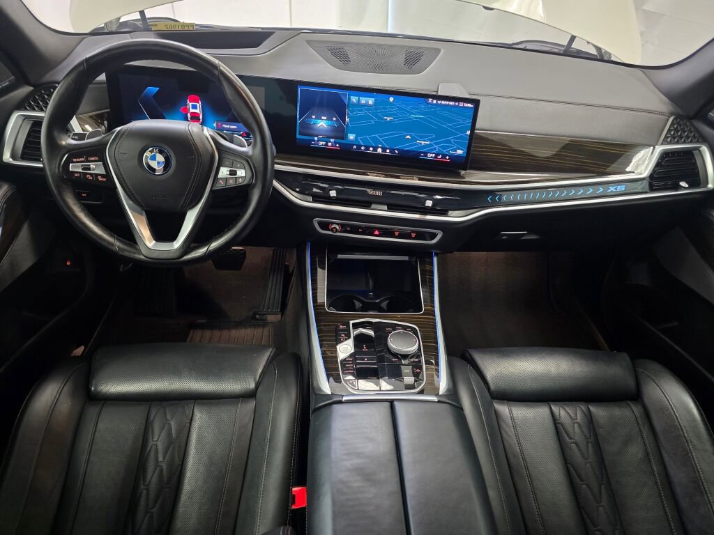 Used 2025 BMW X5 xDrive50e image 16