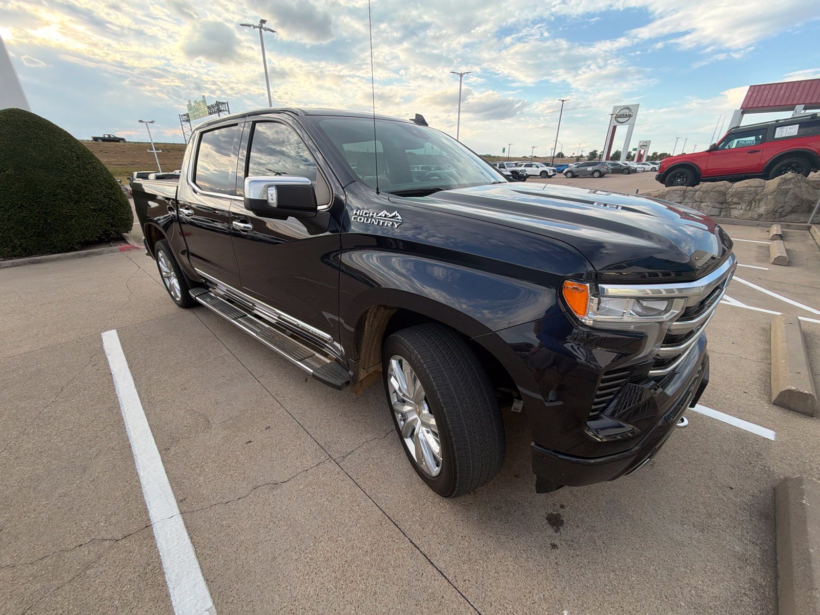 Used 2024 Chevrolet Silverado 1500 High Country w/ High Country Premium Package AWD/4WD image 24